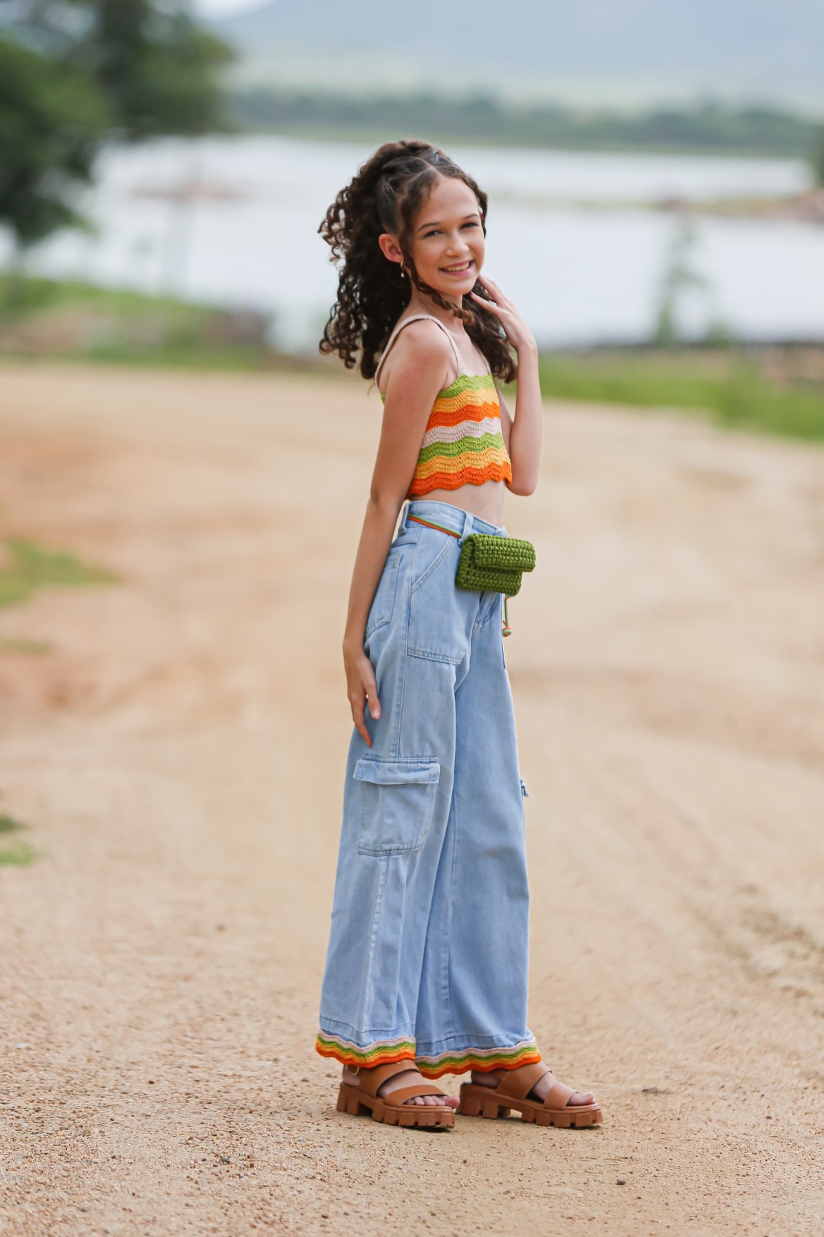 Look editorial em crochê colorido da Ser Tão Amar