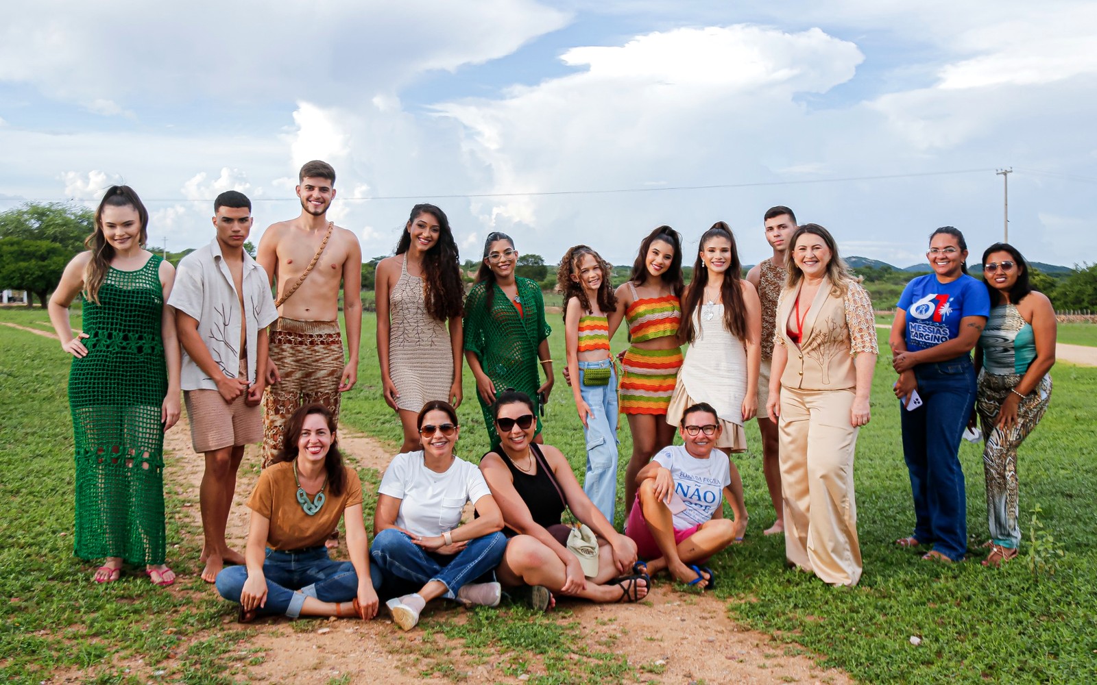 Equipe, artesãs e participantes da coleção Ser Tão Amar